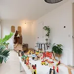 Beautiful Flat With Shared Garden